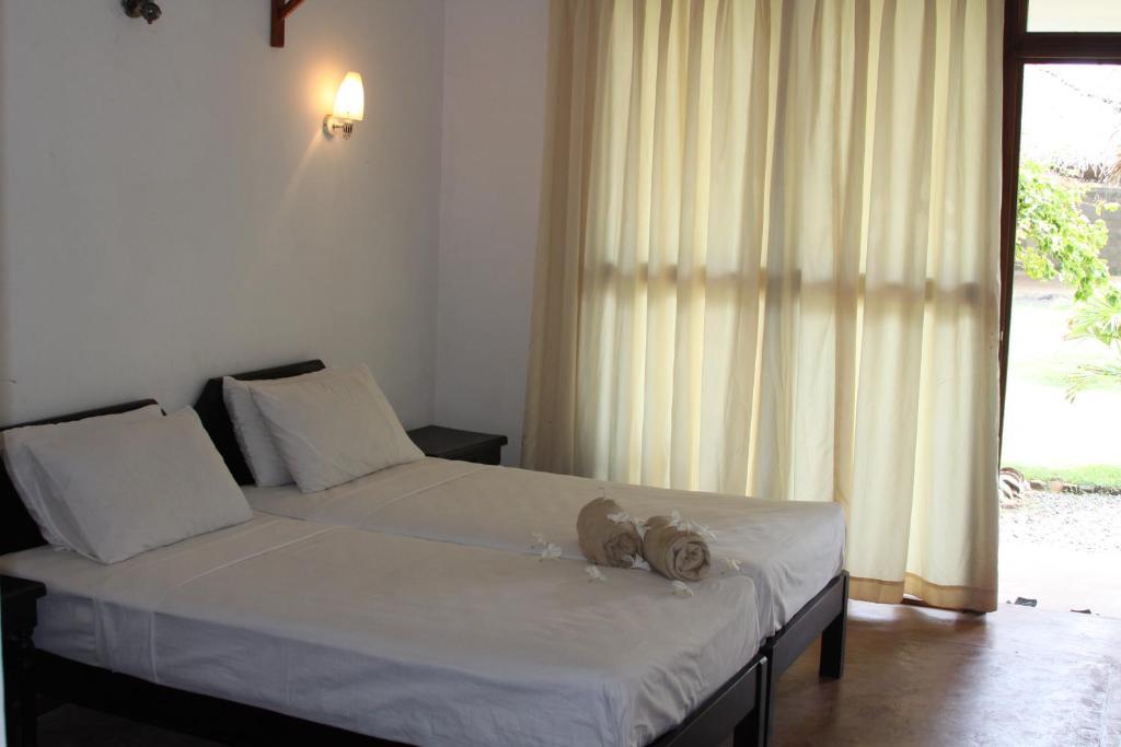 Ceylonica Beach Hotel Negombo Exterior foto
