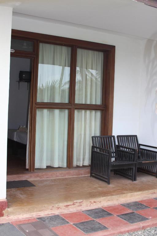 Ceylonica Beach Hotel Negombo Exterior foto